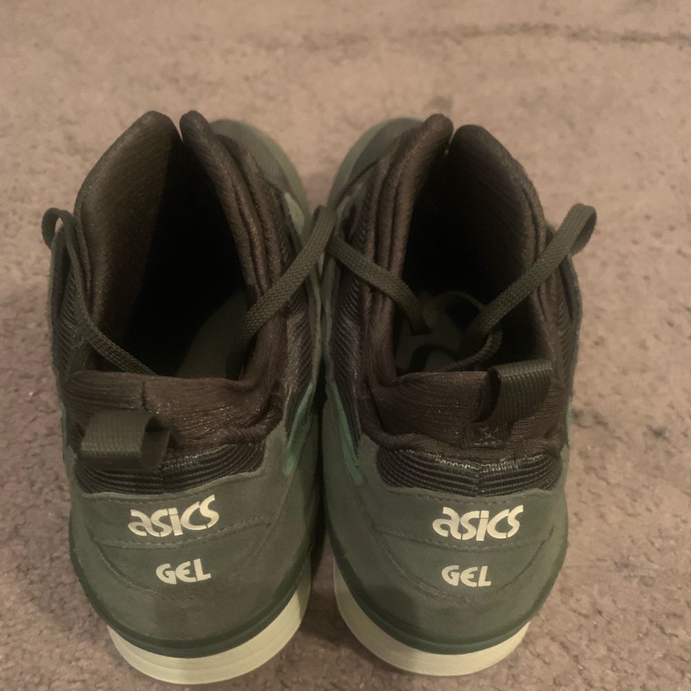 ASICS - Picture 3 of 5